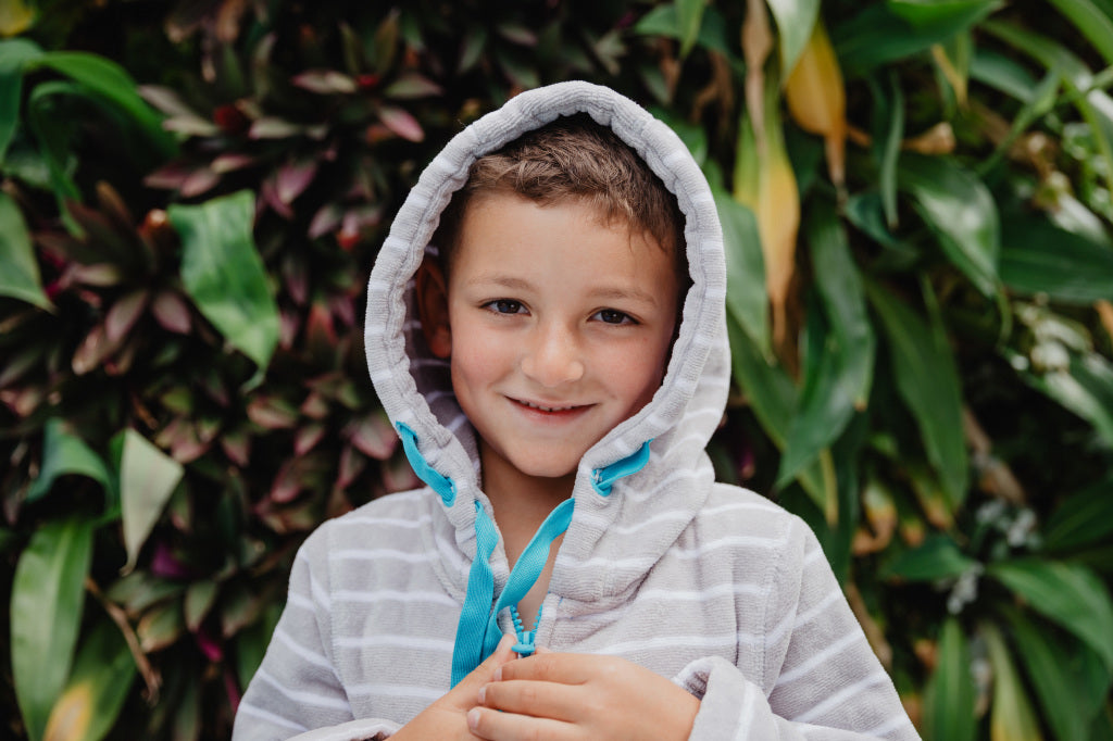 Grey hooded towel with zip